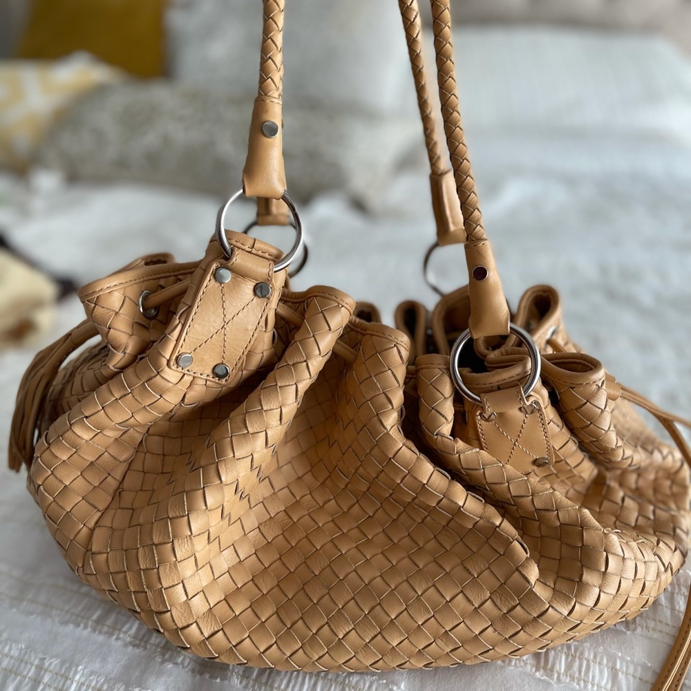 Weaved handbag